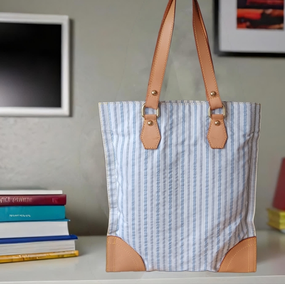 RARE 🔥 Louis Vuitton LIMITED EDITION White/ Blue Striped Tanger Tote bag - Picture 6 of 16